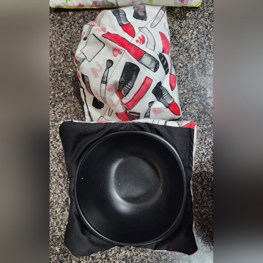 make up  themed bowl cozy